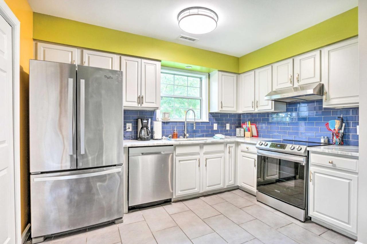 Peaceful Beaufort Home With Front Porch And Grill Экстерьер фото