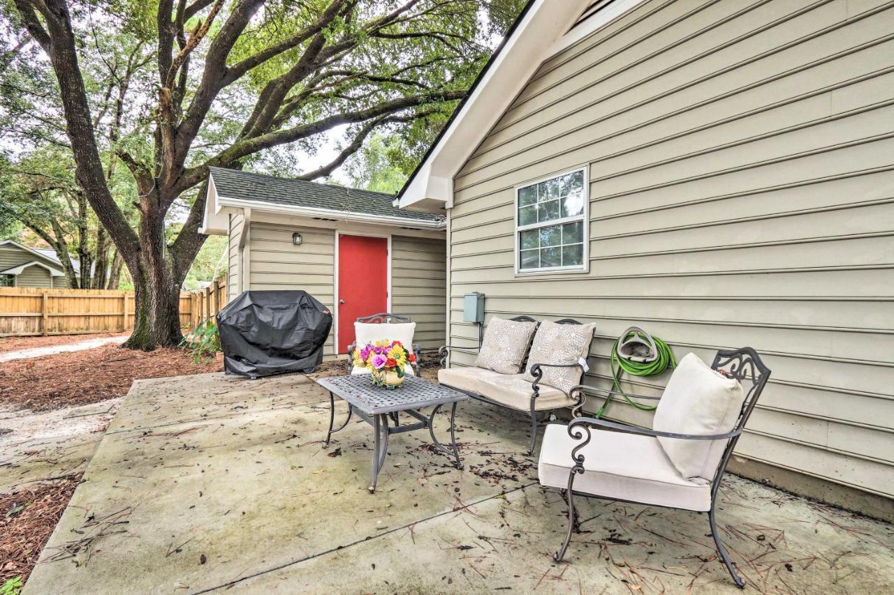 Peaceful Beaufort Home With Front Porch And Grill Экстерьер фото