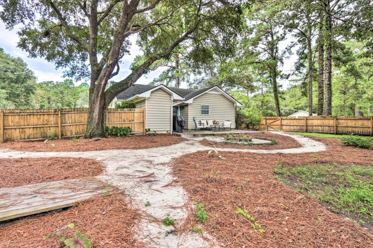 Peaceful Beaufort Home With Front Porch And Grill Экстерьер фото