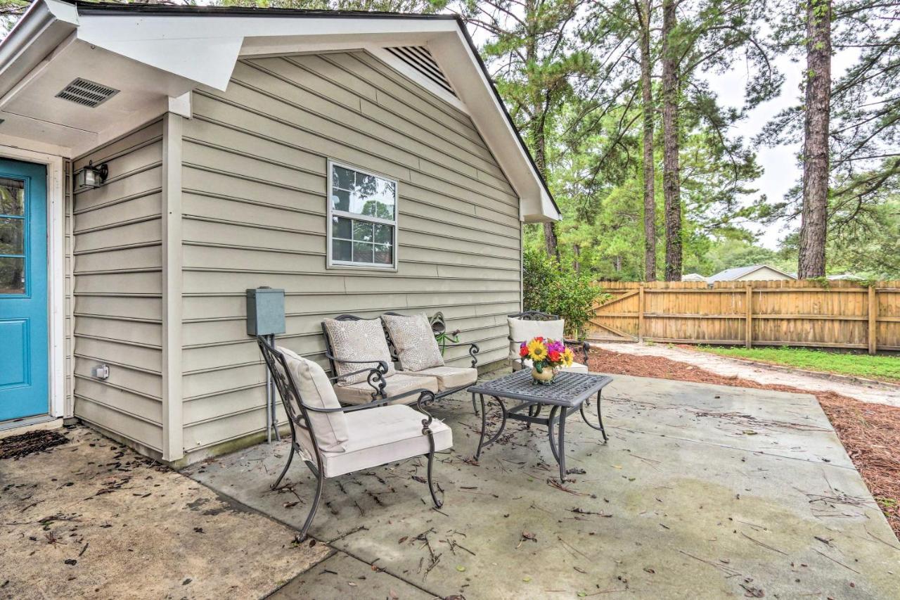 Peaceful Beaufort Home With Front Porch And Grill Экстерьер фото