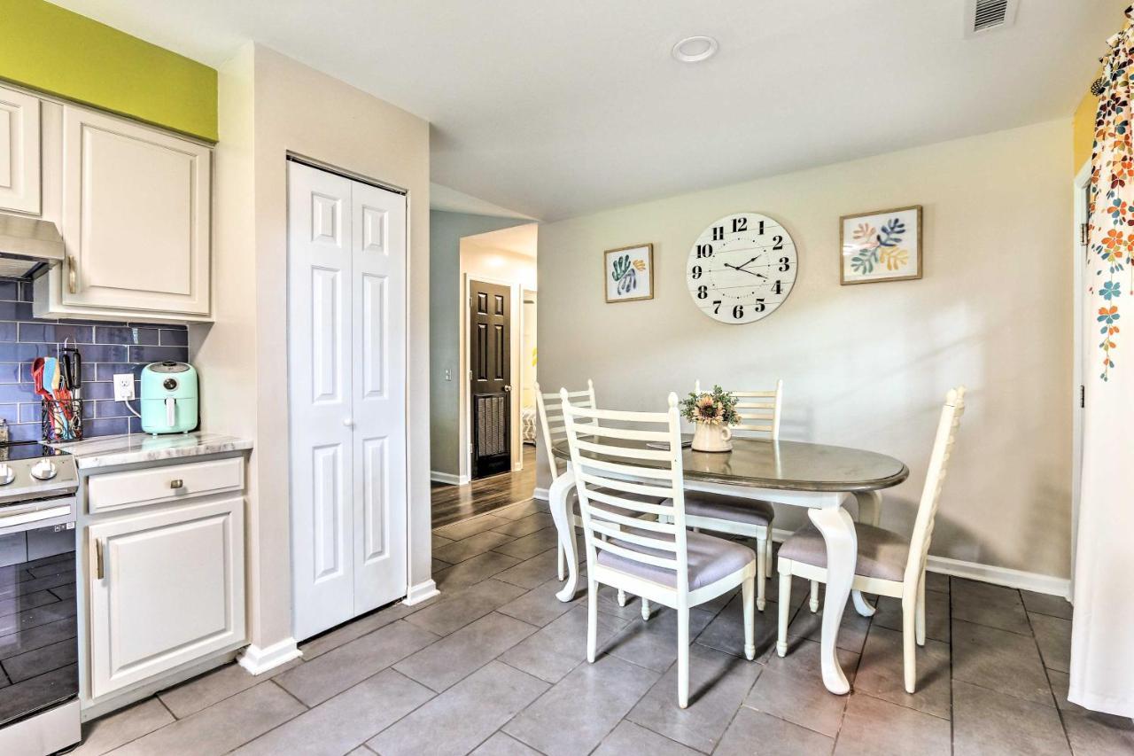 Peaceful Beaufort Home With Front Porch And Grill Экстерьер фото