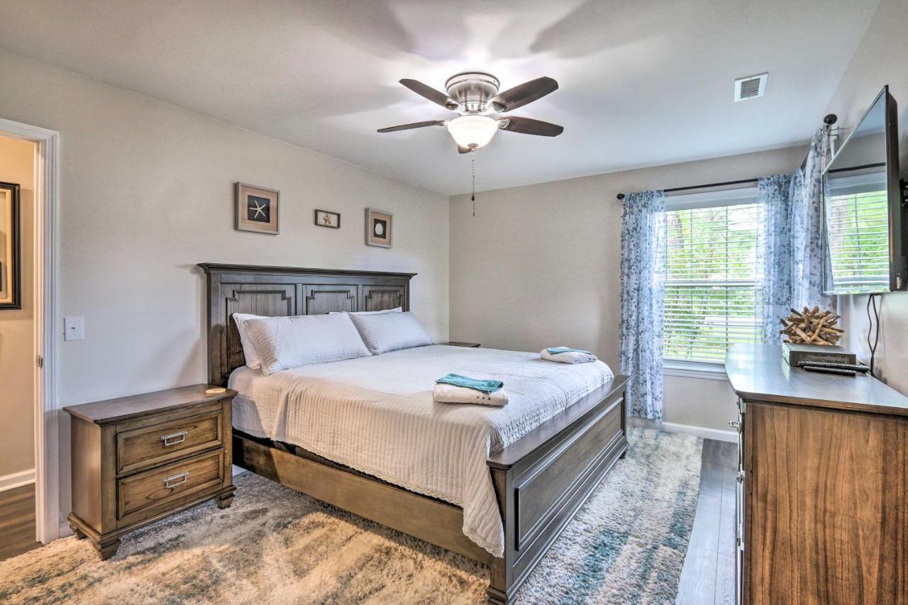 Peaceful Beaufort Home With Front Porch And Grill Экстерьер фото