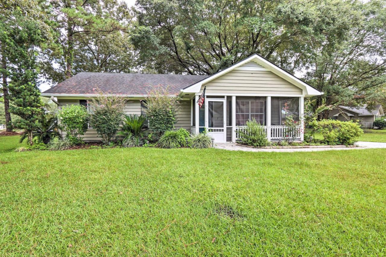 Peaceful Beaufort Home With Front Porch And Grill Экстерьер фото