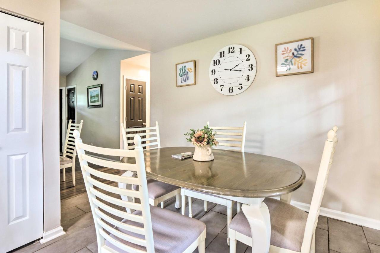 Peaceful Beaufort Home With Front Porch And Grill Экстерьер фото