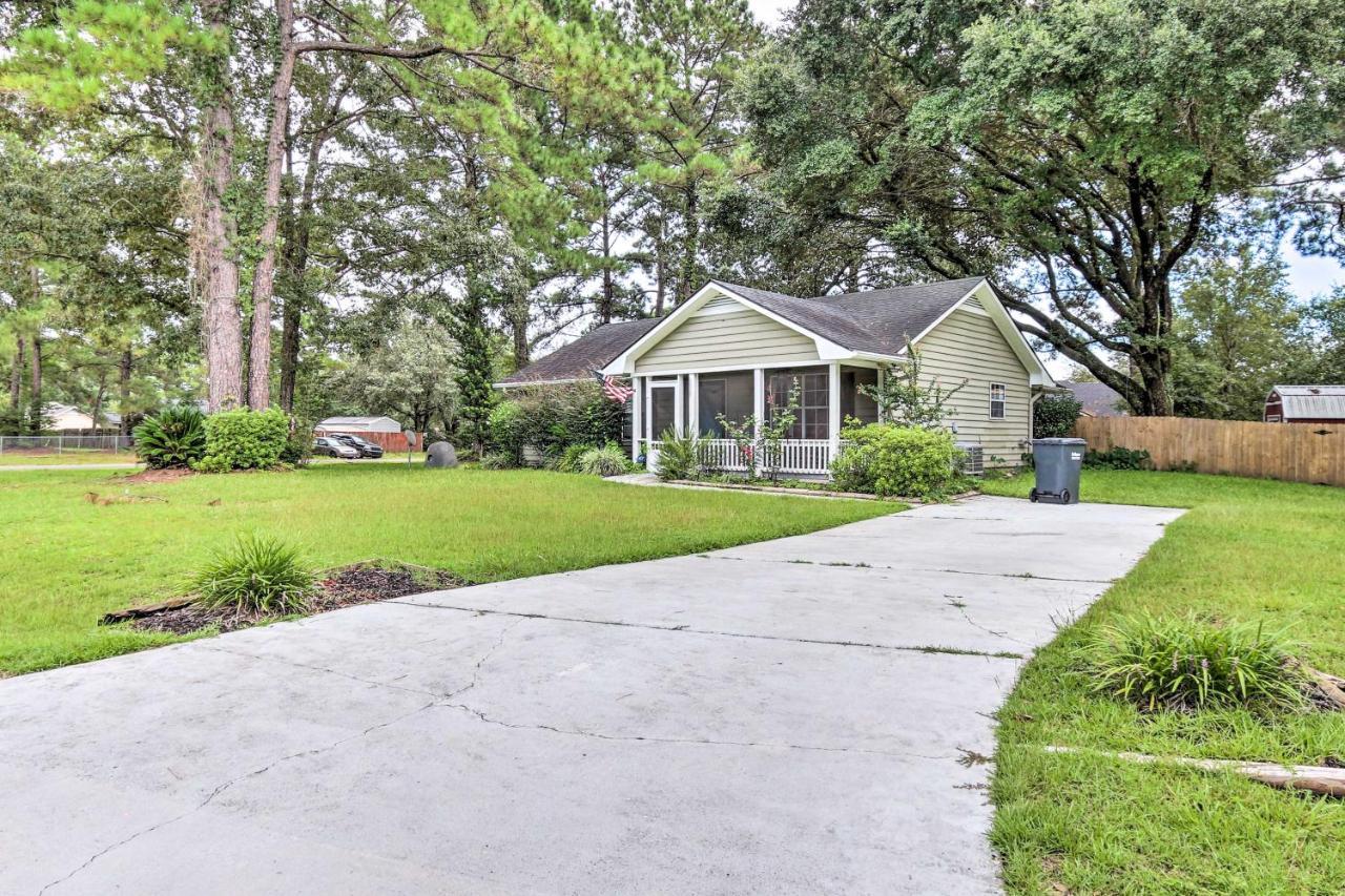 Peaceful Beaufort Home With Front Porch And Grill Экстерьер фото